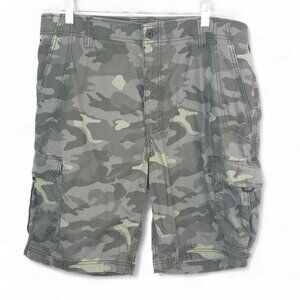 Lee Men's Extreme Motion Cargo Shorts Green Camo Size 38